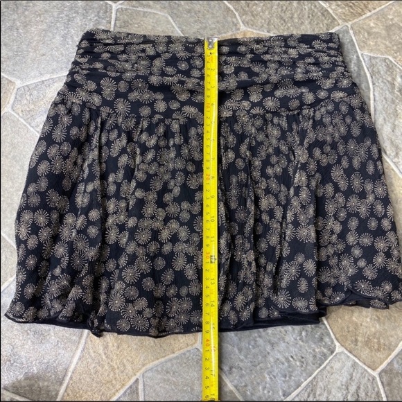 Express Sunburst Pattern Skirt - Picture 10 of 11